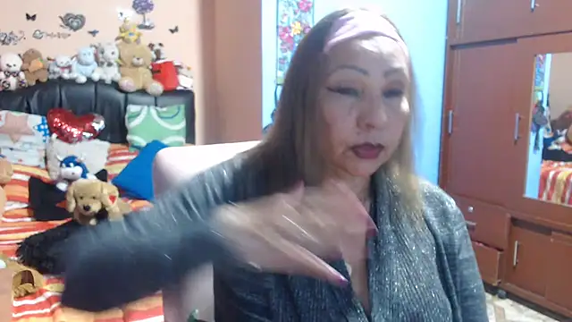 Snapshot of milfeddy_ chatting on 03.15.25 milfeddy online show from 03.15.25