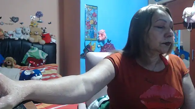 Snapshot of milfeddy_ chatting on 03.18.25 milfeddy online show from 03.18.25