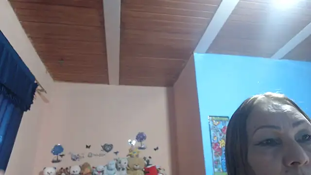 Snapshot of milfeddy_ chatting on 03.19.25 milfeddy online show from 03.19.25