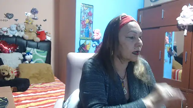 Snapshot of milfeddy_ chatting on 03.22.25 milfeddy online show from 03.22.25