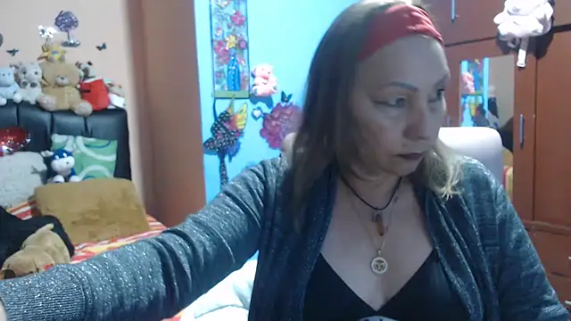 Snapshot of milfeddy_ chatting on 03.22.25 milfeddy online show from 03.22.25