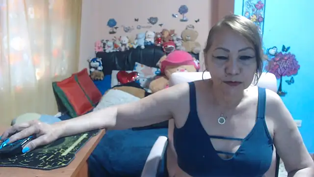 Snapshot of milfeddy_ chatting on 10.10.25 milfeddy online show from 10.10.25