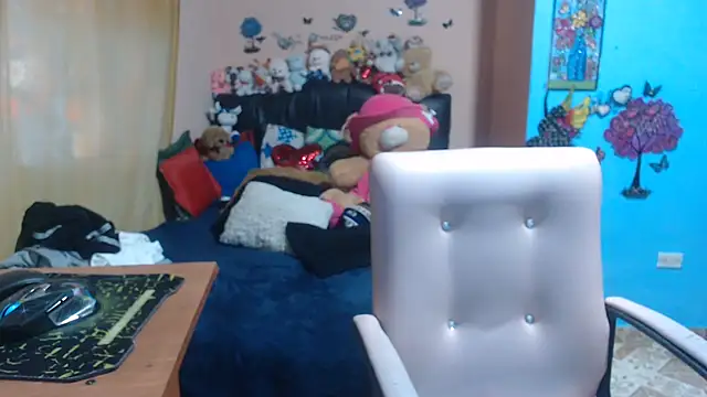 Snapshot of milfeddy_ chatting on 10.15.25 milfeddy online show from 10.15.25