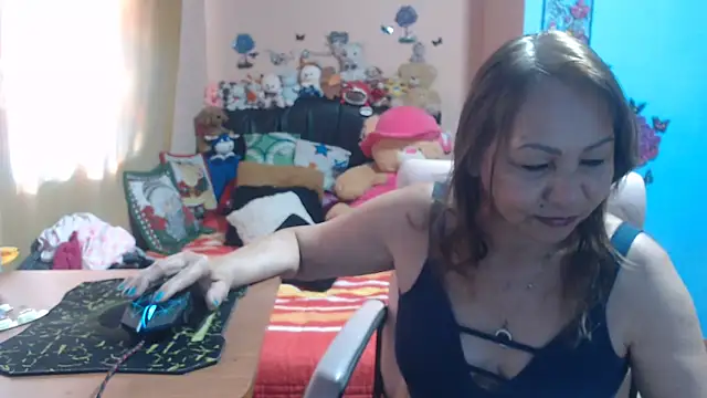 Snapshot of milfeddy_ chatting on 11.03.25 milfeddy online show from 11.03.25