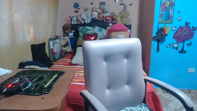 Snapshot of milfeddy_ chatting on 11.08.25 milfeddy online show from 11.08.25