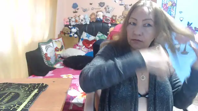 Snapshot of milfeddy_ chatting on 11.24.25 milfeddy online show from 11.24.25