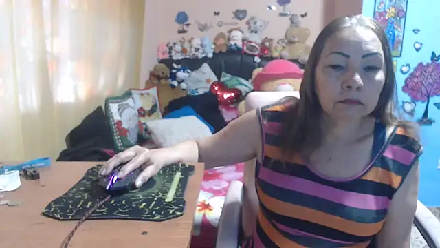 Snapshot of milfeddy_ chatting on 11.26.25 milfeddy online show from 11.26.25