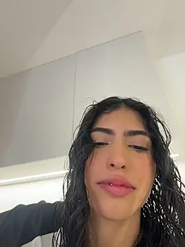 Gaby zahir  online show from 11.18.25