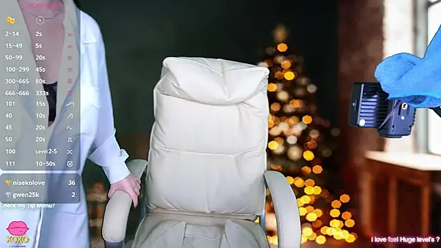 Snapshot of AfinaAmmor chatting on 12.18.24 AfinaAmmor online show from 12.18.24