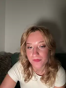 Snapshot of MileySummer chatting on 02.08.25 MileySummer online show from 02.08.25