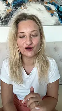 Snapshot of MileySummer chatting on 09.26.25 MileySummer online show from 09.26.25