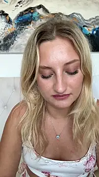 Snapshot of MileySummer chatting on 10.03.25 MileySummer online show from 10.03.25