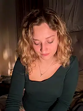 Snapshot of MileySummer chatting on 11.30.25 MileySummer online show from 11.30.25