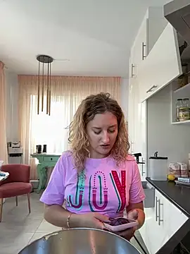 Snapshot of MileySummer chatting on 12.14.25 MileySummer online show from 12.14.25