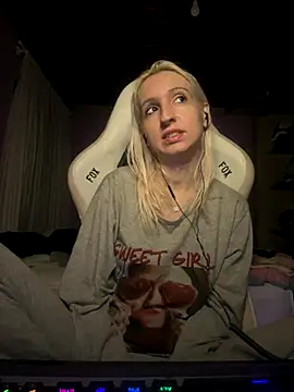 bunnydark00 online show from 10.30.25