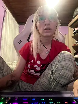 bunnydark00 online show from 11.04.25