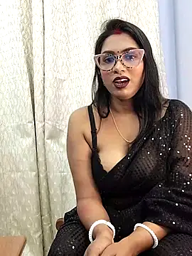 Snapshot of Queen_Dolly chatting on 10.07.25 Queen Dolly online show from 10.07.25