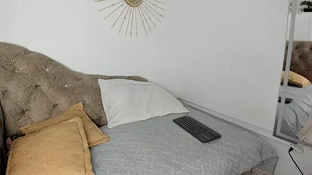 Snapshot of Naughty__Mom chatting on 02.26.25 Naughty Mom online show from 02.26.25