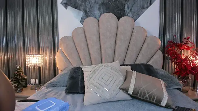 Snapshot of Naughty__Mom chatting on 12.18.25 Naughty Mom online show from 12.18.25