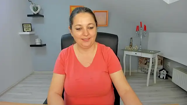 LollaGirl online show from 03.11.25