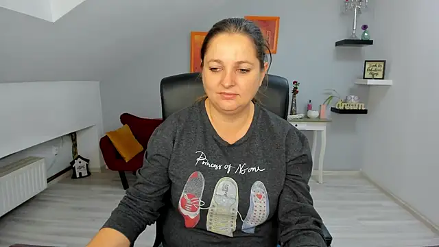 LollaGirl online show from 11.07.25