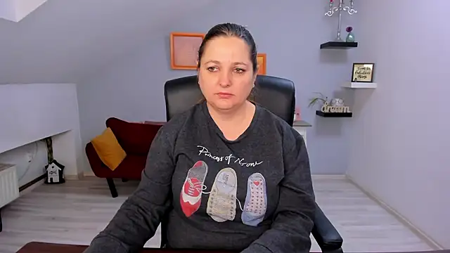 LollaGirl online show from 02.27.26