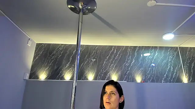 Snapshot of SarahDeyvis chatting on 02.04.25 SarahDeyvis online show from 02.04.25