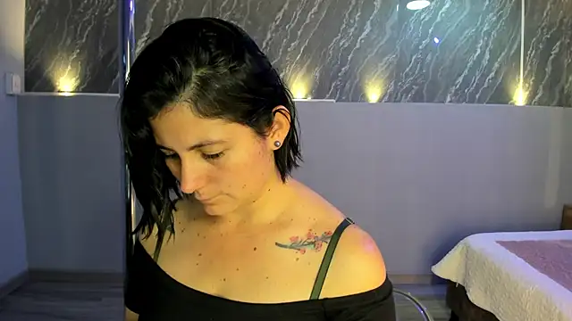 Snapshot of SarahDeyvis chatting on 02.06.25 SarahDeyvis online show from 02.06.25