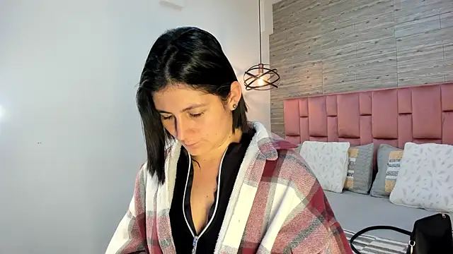 Snapshot of SarahDeyvis chatting on 02.08.25 SarahDeyvis online show from 02.08.25