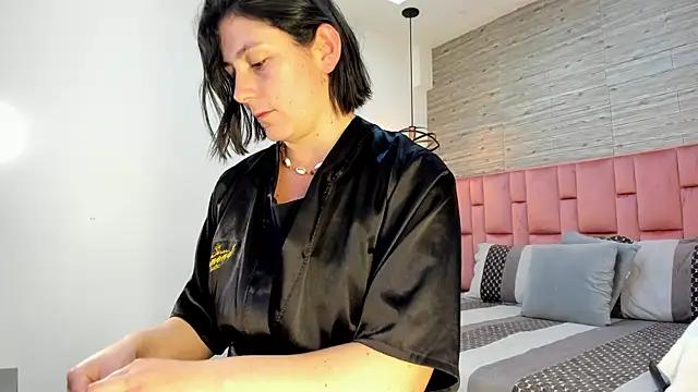 Snapshot of SarahDeyvis chatting on 02.19.25 SarahDeyvis online show from 02.19.25