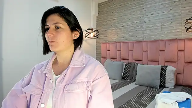 Snapshot of SarahDeyvis chatting on 02.22.25 SarahDeyvis online show from 02.22.25