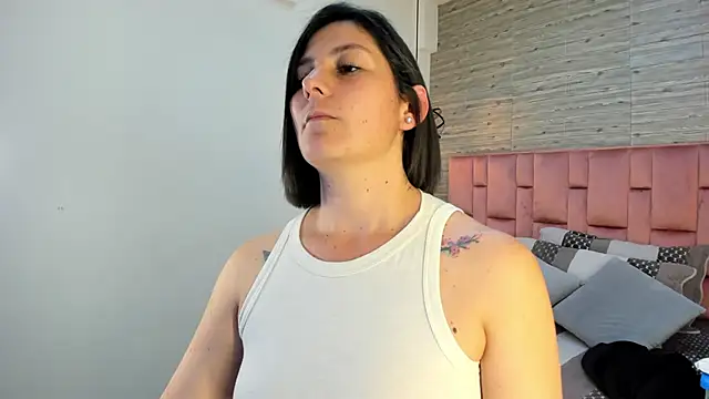 Snapshot of SarahDeyvis chatting on 03.08.25 SarahDeyvis online show from 03.08.25