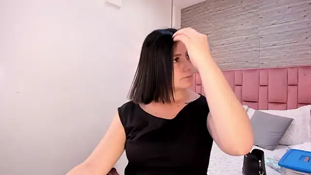 Snapshot of SarahDeyvis chatting on 03.11.25 SarahDeyvis online show from 03.11.25