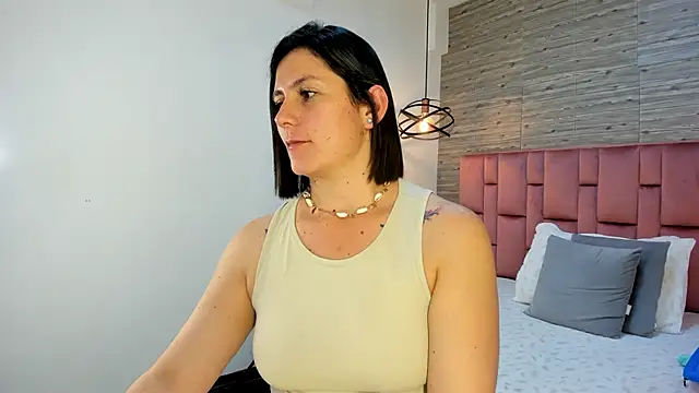 Snapshot of SarahDeyvis chatting on 03.17.25 SarahDeyvis online show from 03.17.25