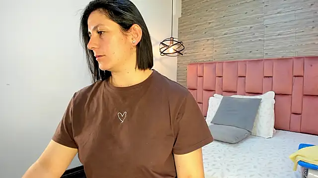 Snapshot of SarahDeyvis chatting on 03.18.25 SarahDeyvis online show from 03.18.25