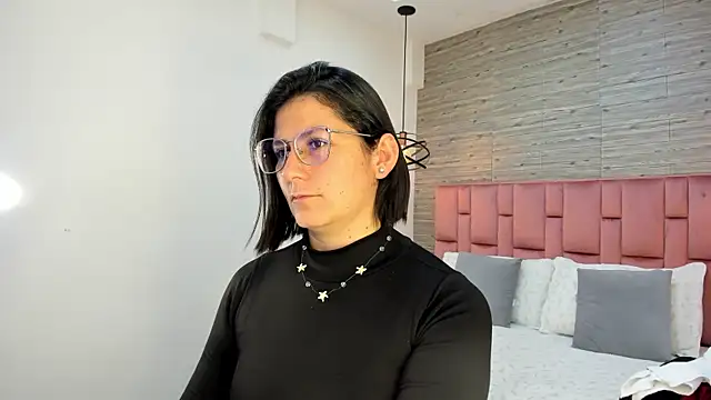 Snapshot of SarahDeyvis chatting on 03.20.25 SarahDeyvis online show from 03.20.25