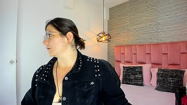 Snapshot of SarahDeyvis chatting on 09.08.25 SarahDeyvis online show from 09.08.25