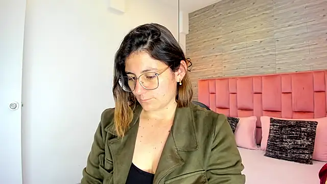 Snapshot of SarahDeyvis chatting on 09.09.25 SarahDeyvis online show from 09.09.25