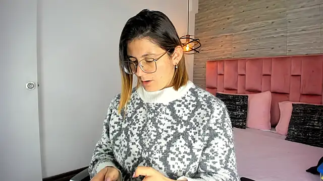 Snapshot of SarahDeyvis chatting on 10.01.25 SarahDeyvis online show from 10.01.25