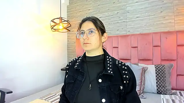 Snapshot of SarahDeyvis chatting on 10.08.25 SarahDeyvis online show from 10.08.25