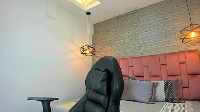 Snapshot of SarahDeyvis chatting on 10.15.25 SarahDeyvis online show from 10.15.25