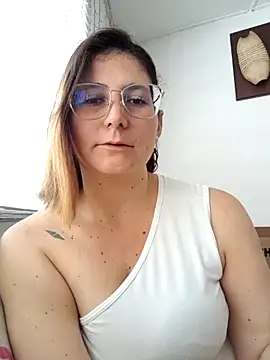 Snapshot of SarahDeyvis chatting on 10.25.25 SarahDeyvis online show from 10.25.25