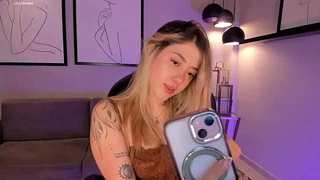 EveBensonX online show from 01.10.26