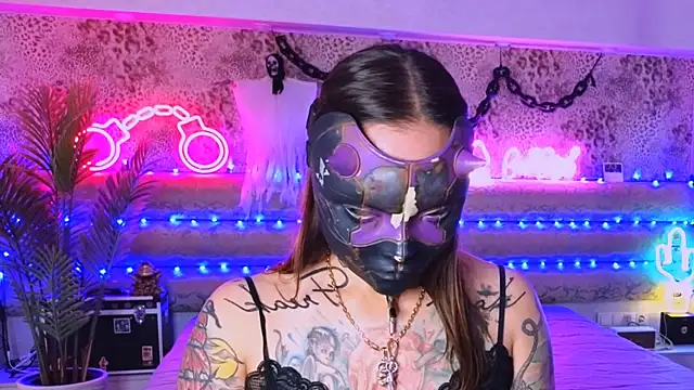 Cool Freak  online show from 10.27.25