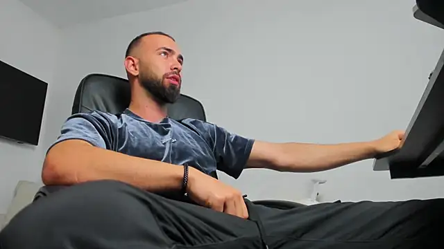 MichaelMasterss online show from 12.12.24