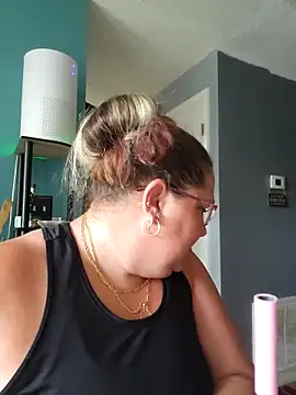 Snapshot of SexyNikki6969 chatting on 10.19.25 SexyNikki6969 online show from 10.19.25