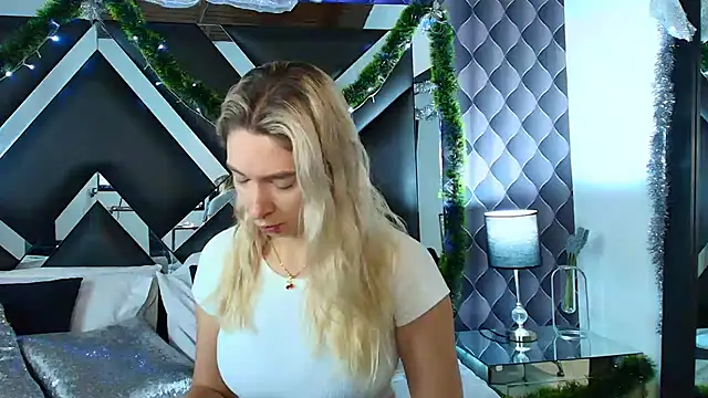 victoriaa lee  online show from 12.07.24