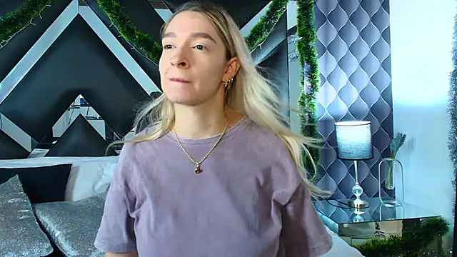 victoriaa lee  online show from 12.09.24