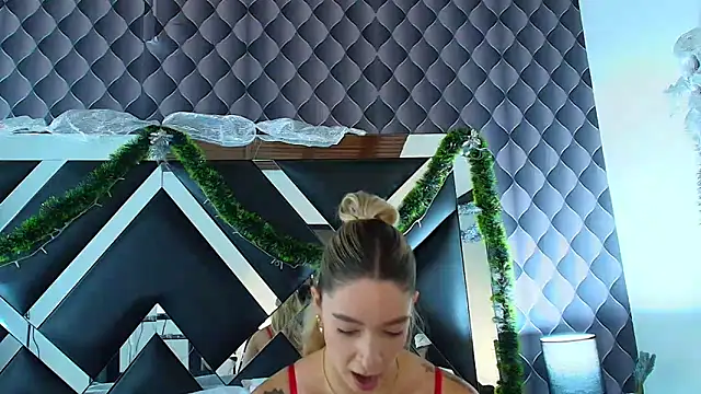 victoriaa lee  online show from 12.13.24