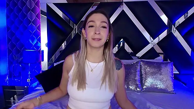 victoriaa lee  online show from 09.17.25